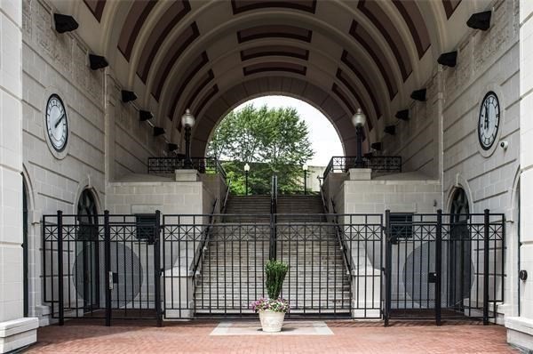 150 Staniford St # 207