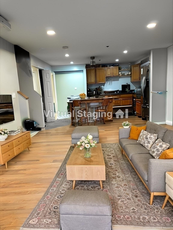 150 Staniford St # 207