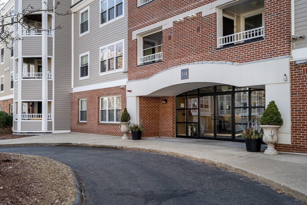 318 Rindge Ave # 103