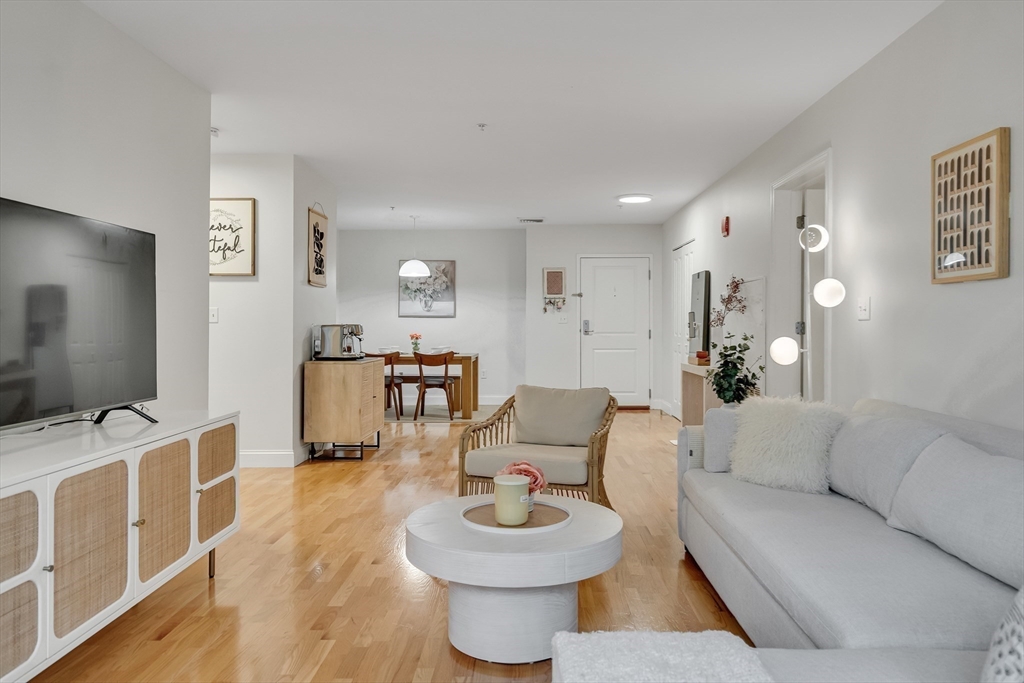 318 Rindge Ave # 103