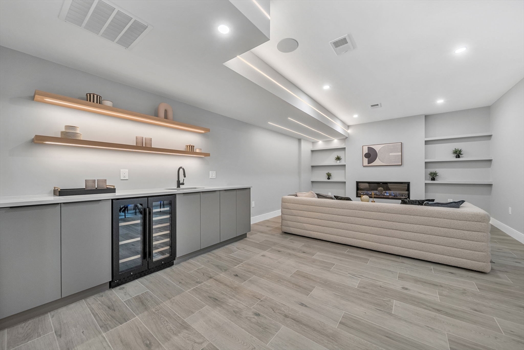 123-125 Waban St # 125