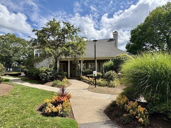 200 Falls Blvd # B305