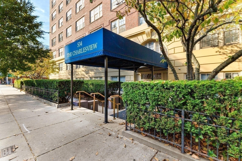 534 Beacon St # 302