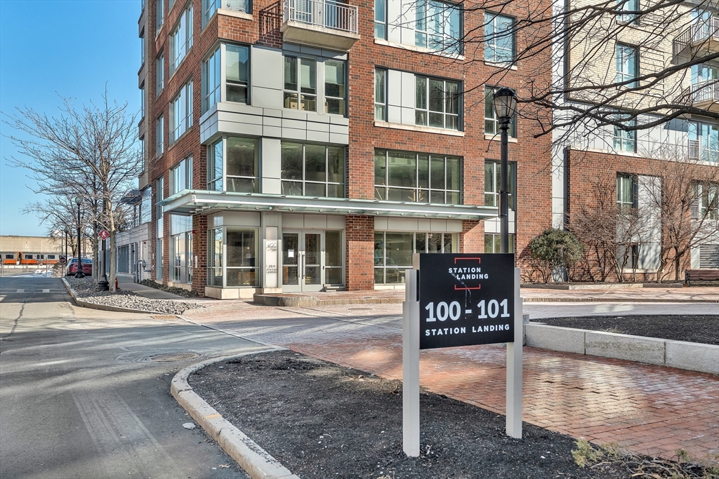 100 Station Lndg # 712