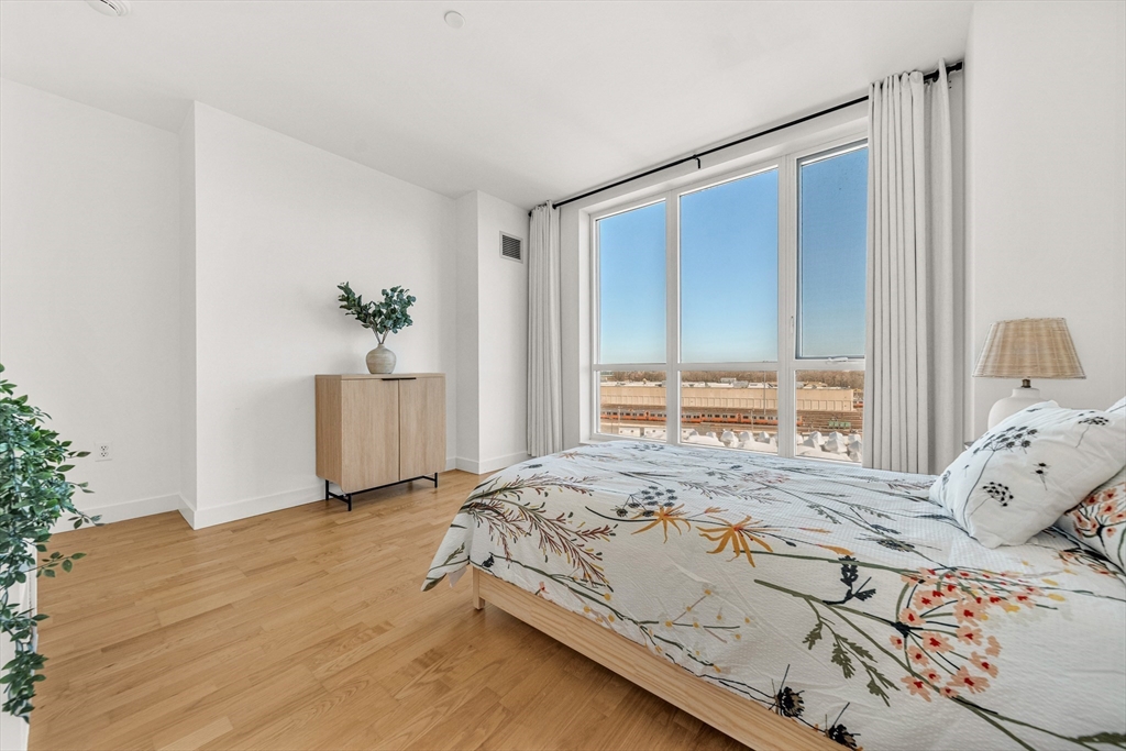 100 Station Lndg # 712