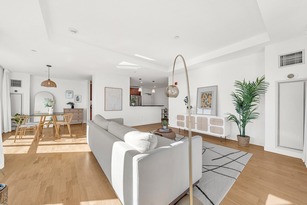 100 Station Lndg # 712