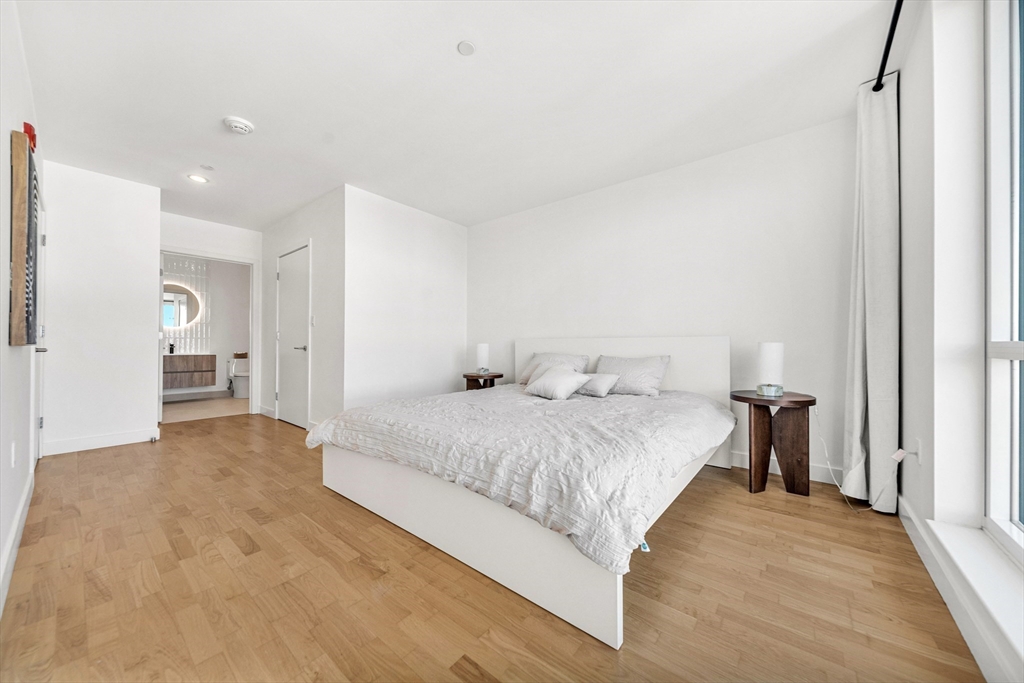 100 Station Lndg # 712