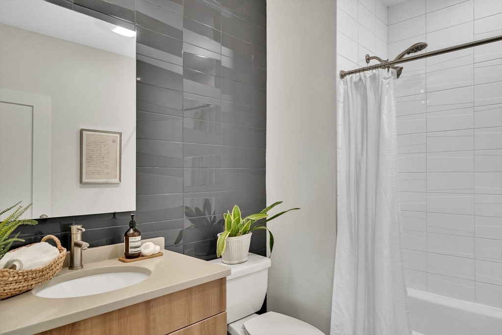 1963-1975 Massachusetts Avenue # 401