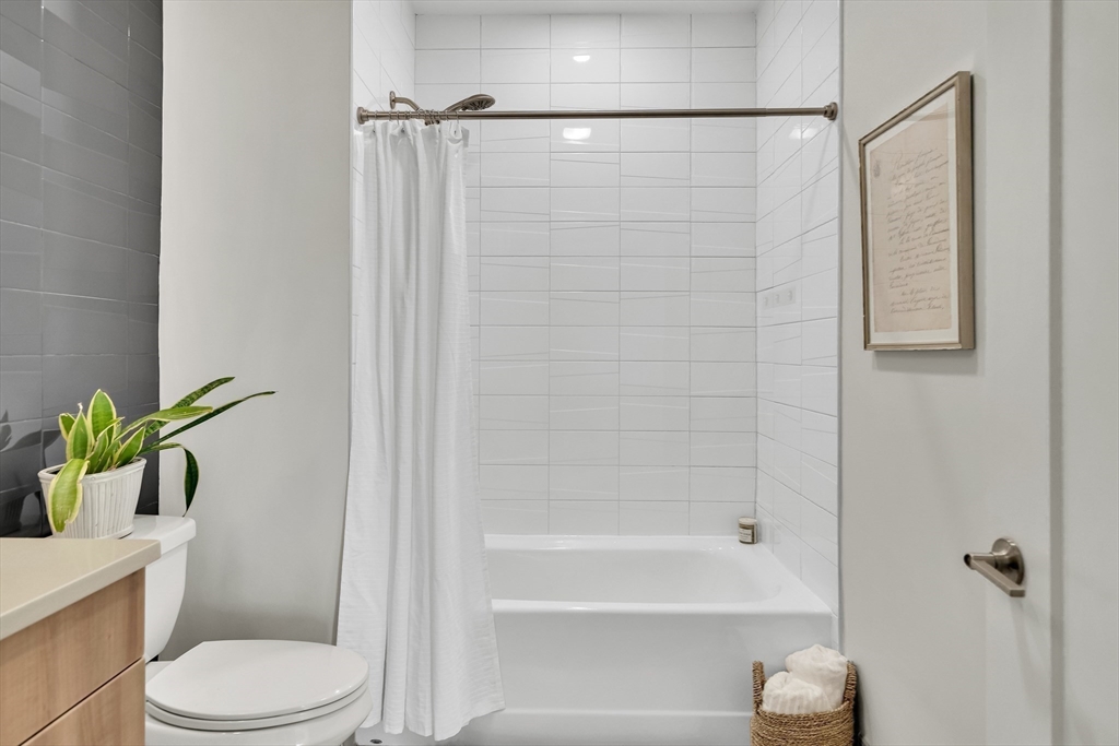 1963-1975 Massachusetts Avenue # 401