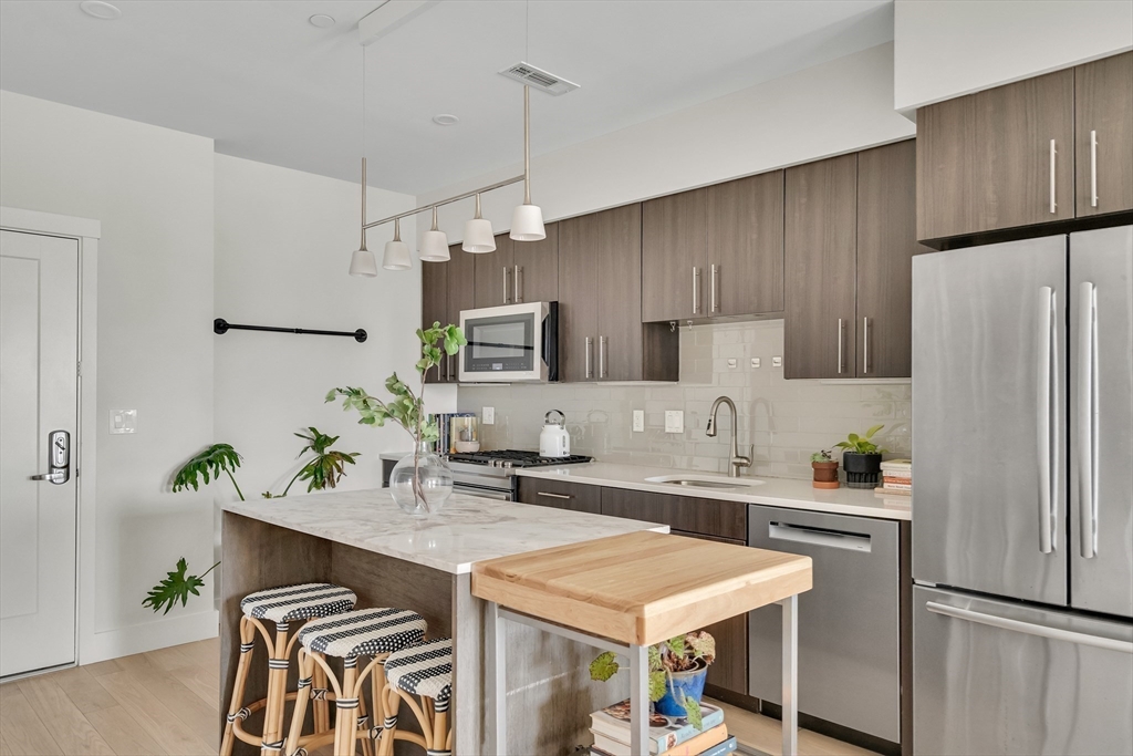 1963-1975 Massachusetts Avenue # 401