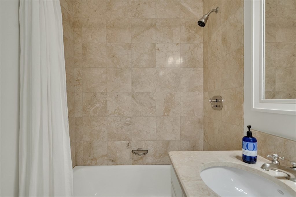 1 Avery Street # 27C