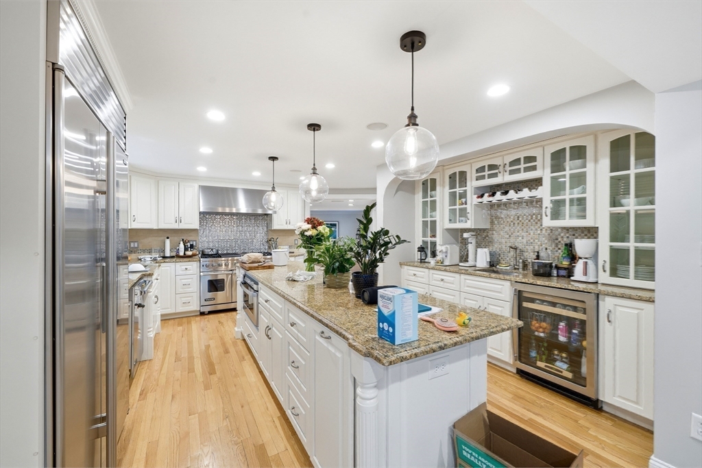17 Hawthorne Ln