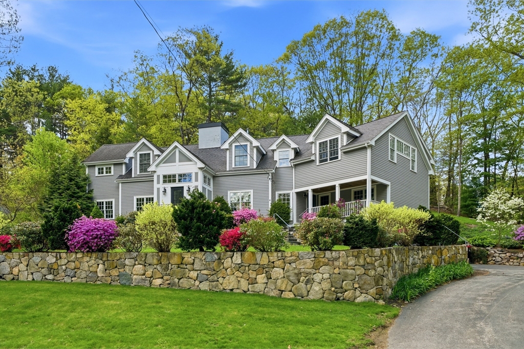17 Hawthorne Ln