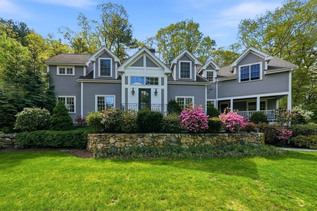 17 Hawthorne Ln