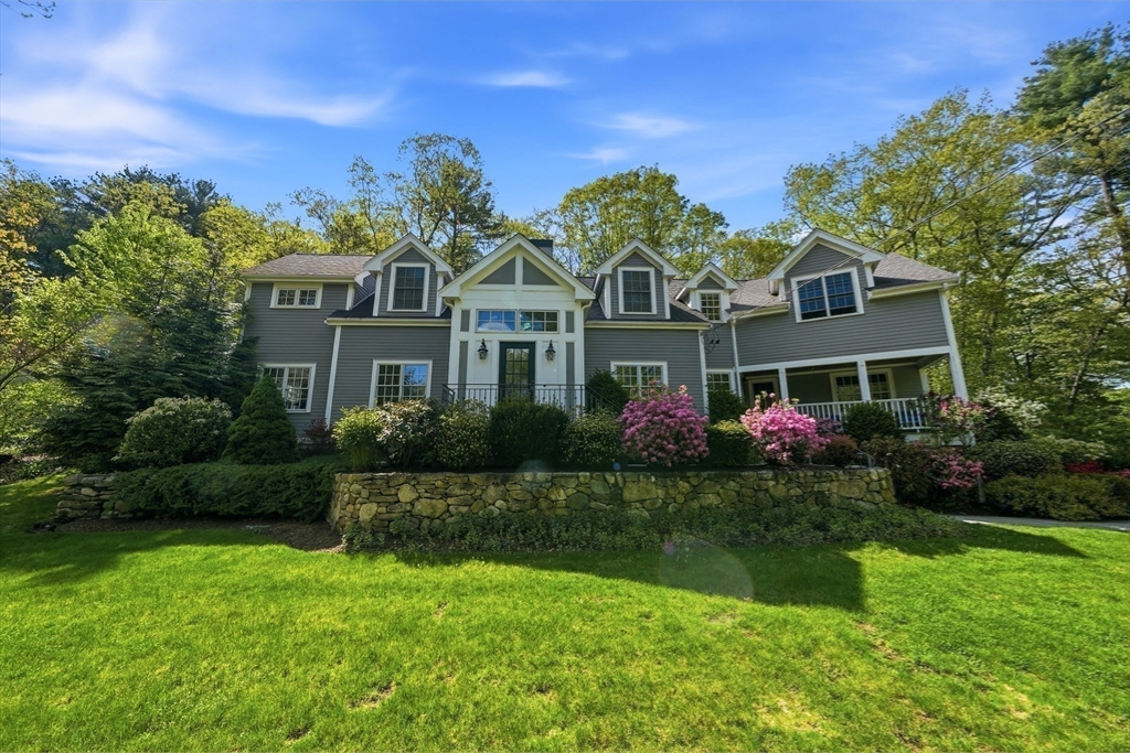 17 Hawthorne Ln