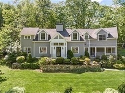 17 Hawthorne Ln