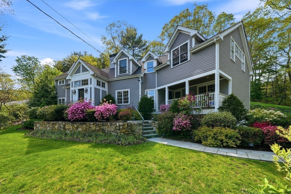 17 Hawthorne Ln