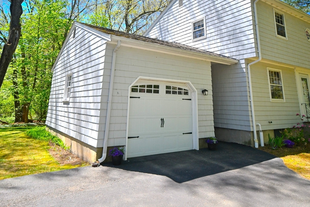 4 Applecrest Rd