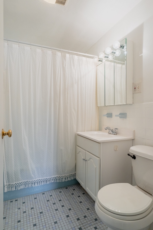 32 Whites Ave Unit: D13A