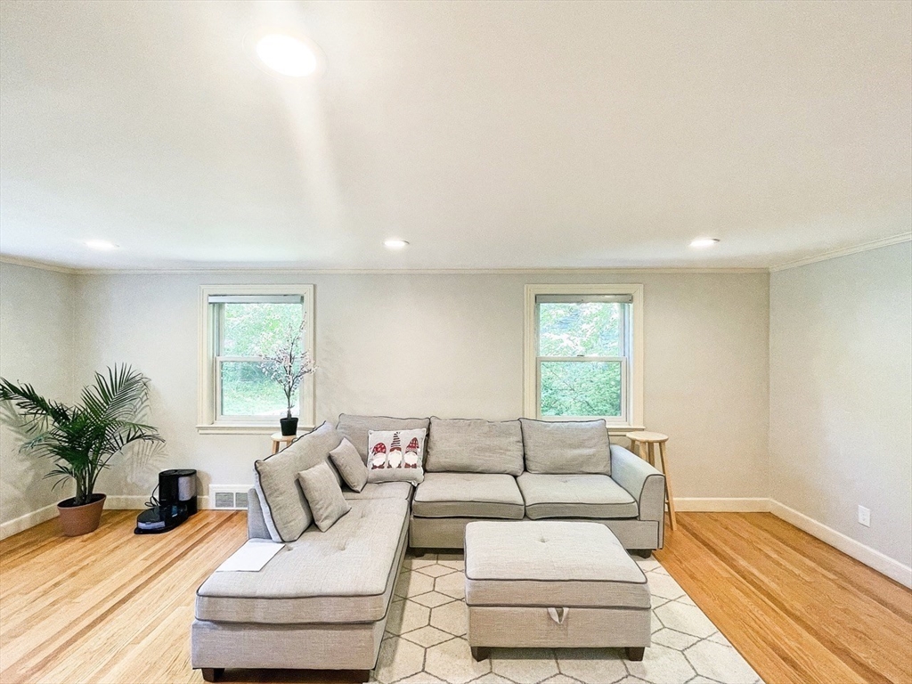 37 Emerson Rd