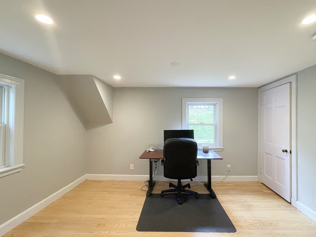 37 Emerson Rd