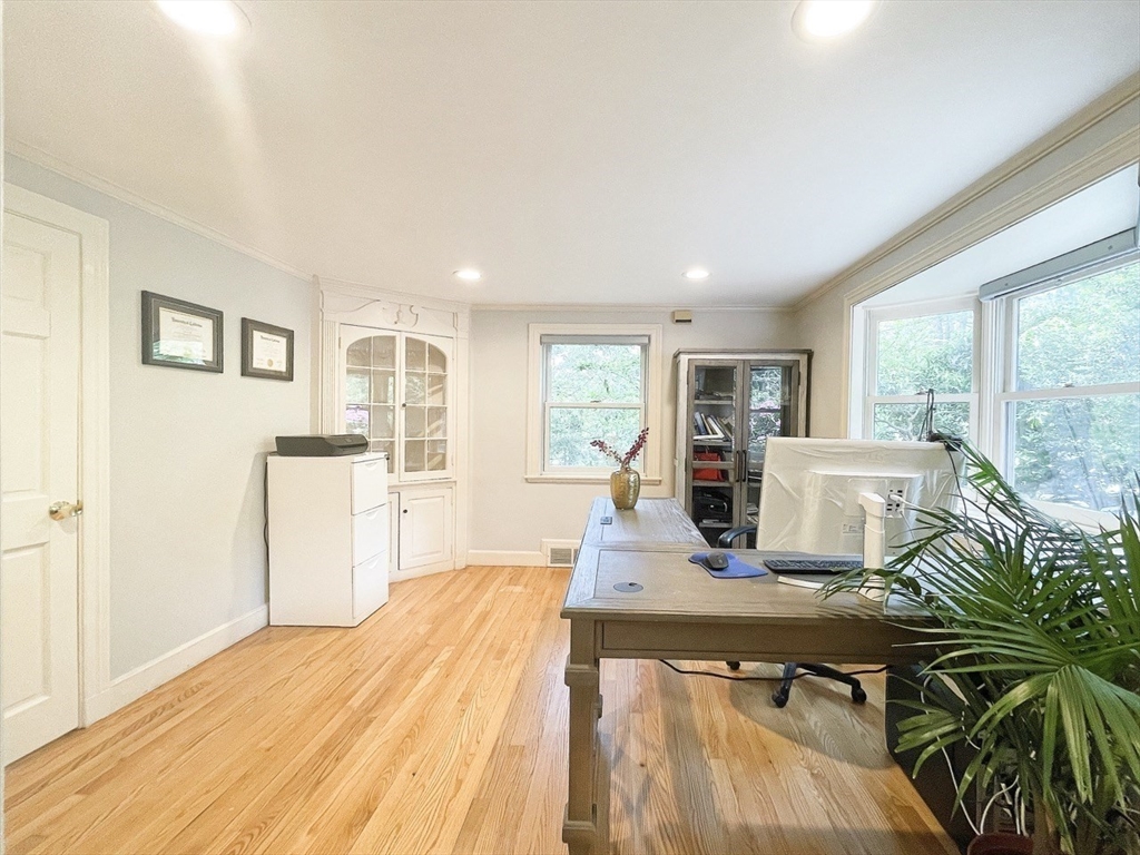 37 Emerson Rd