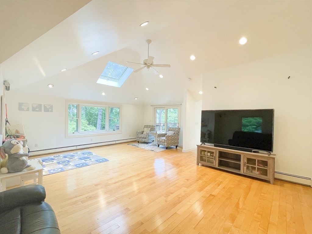 37 Emerson Rd