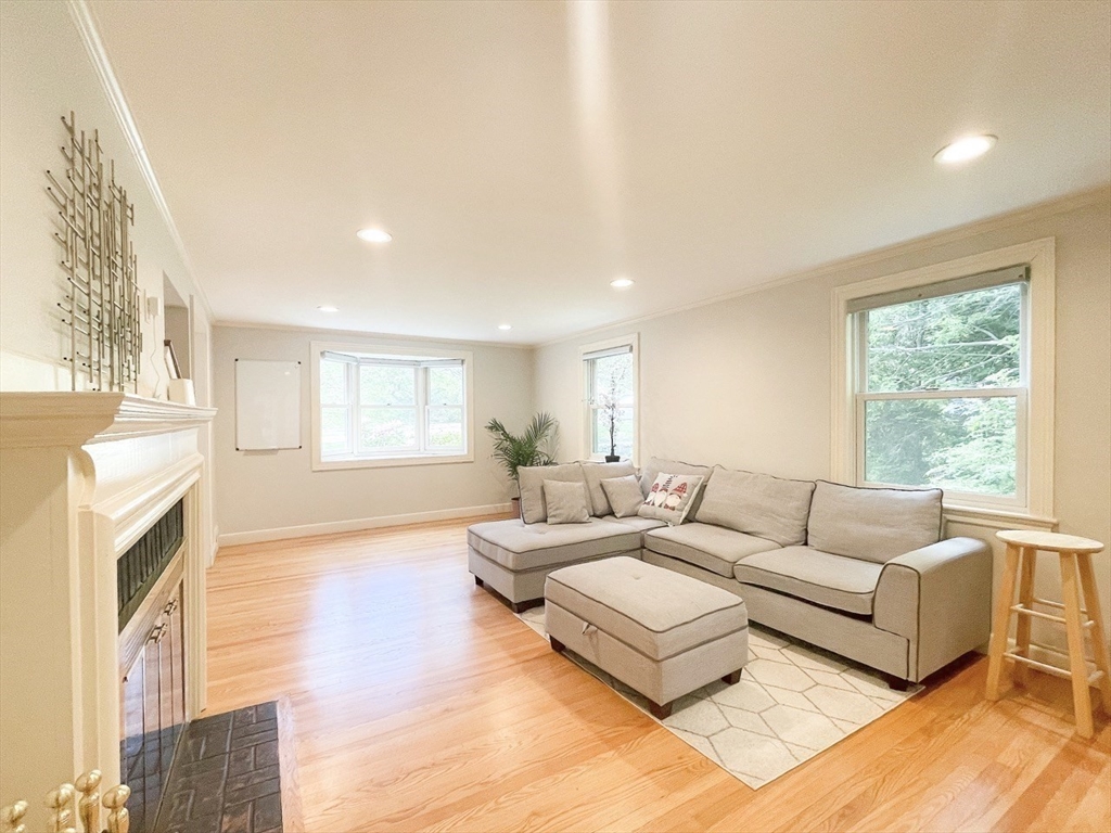 37 Emerson Rd