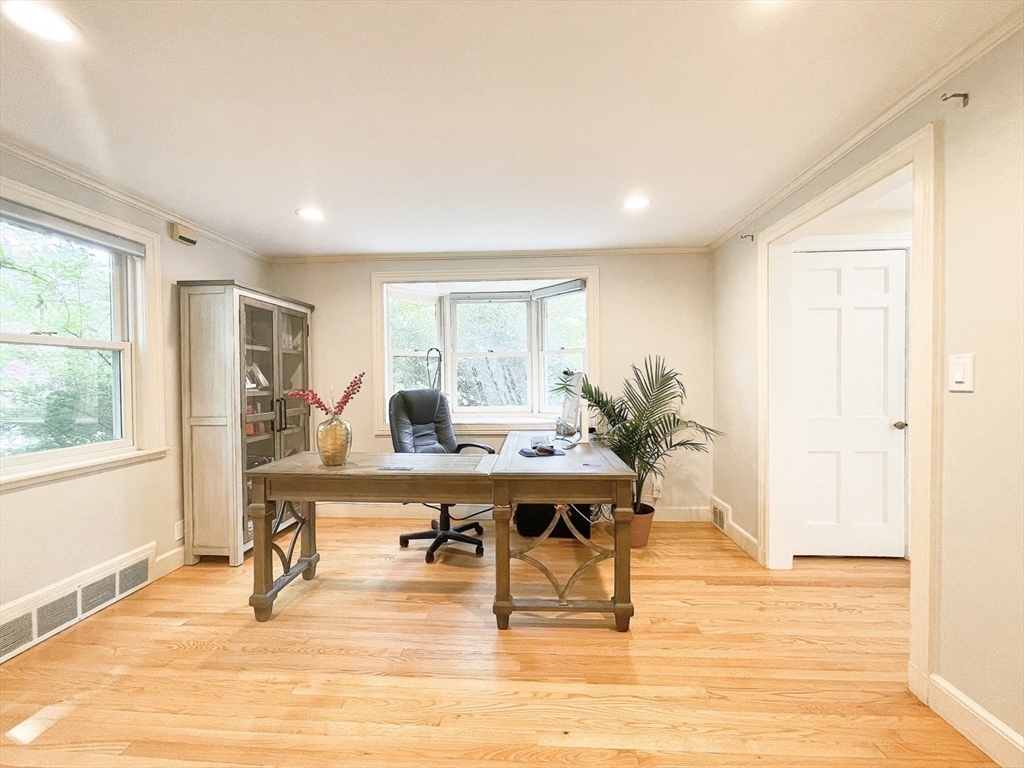 37 Emerson Rd