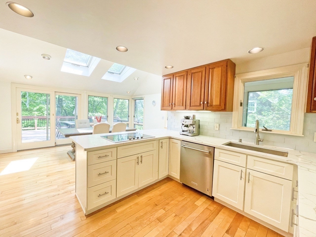 37 Emerson Rd