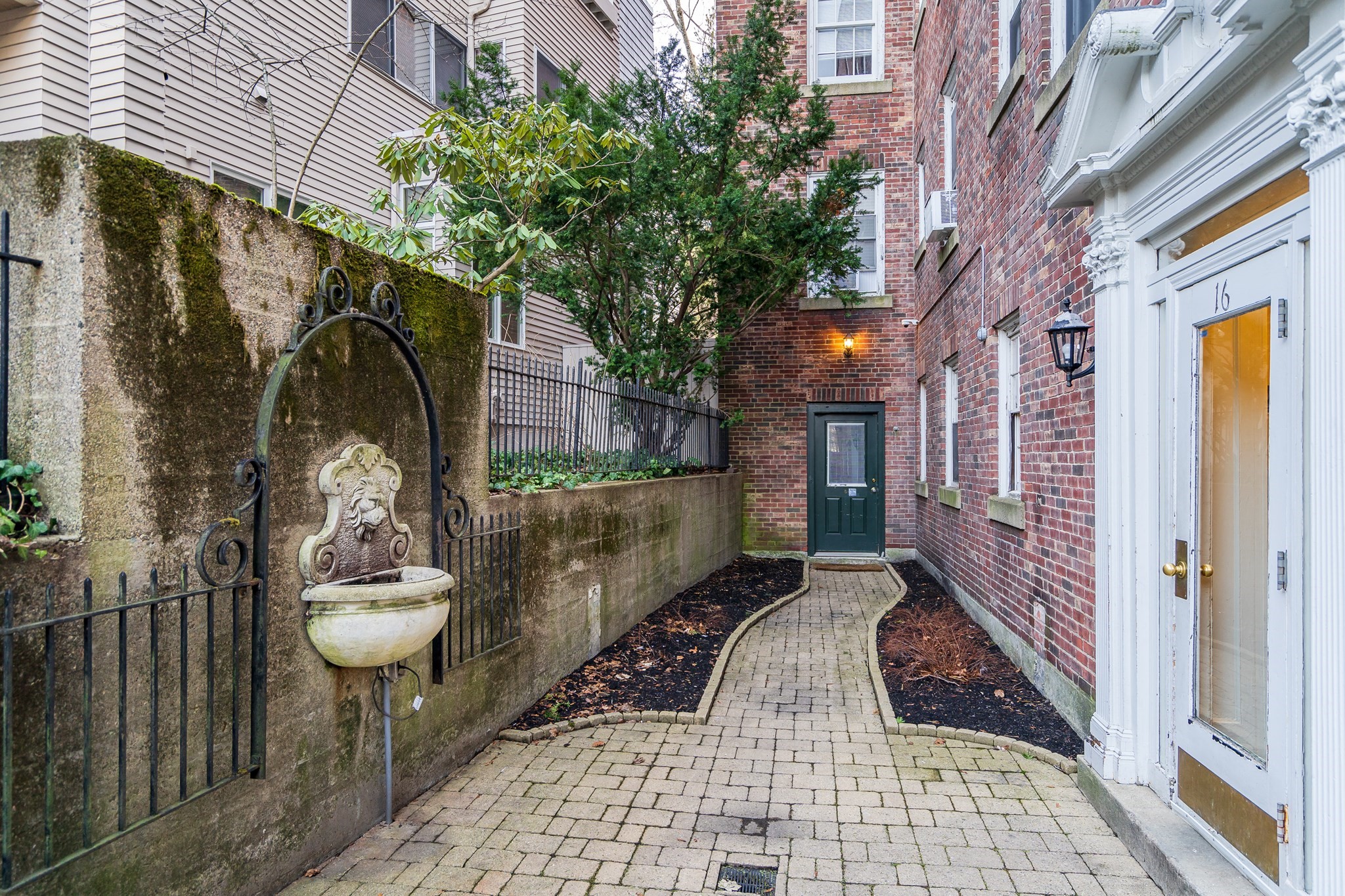 16 Chauncy Street # 35