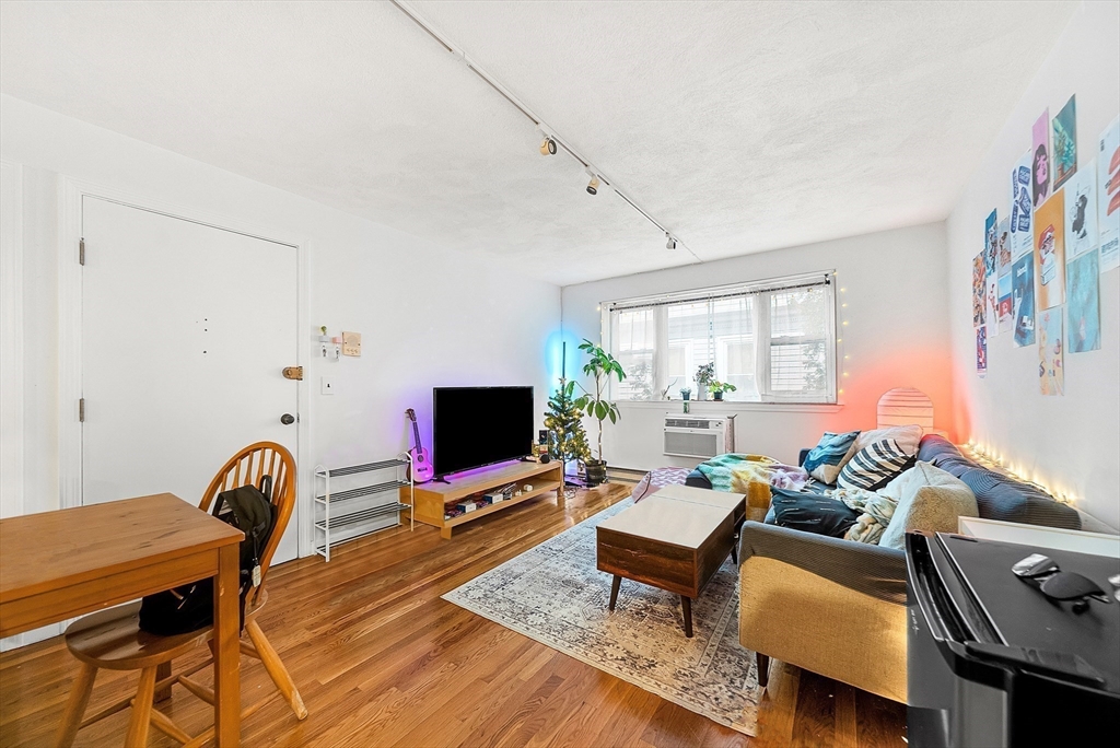 104 Trowbridge St # 4