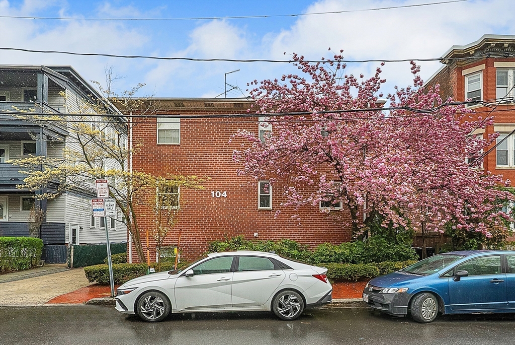104 Trowbridge St # 4