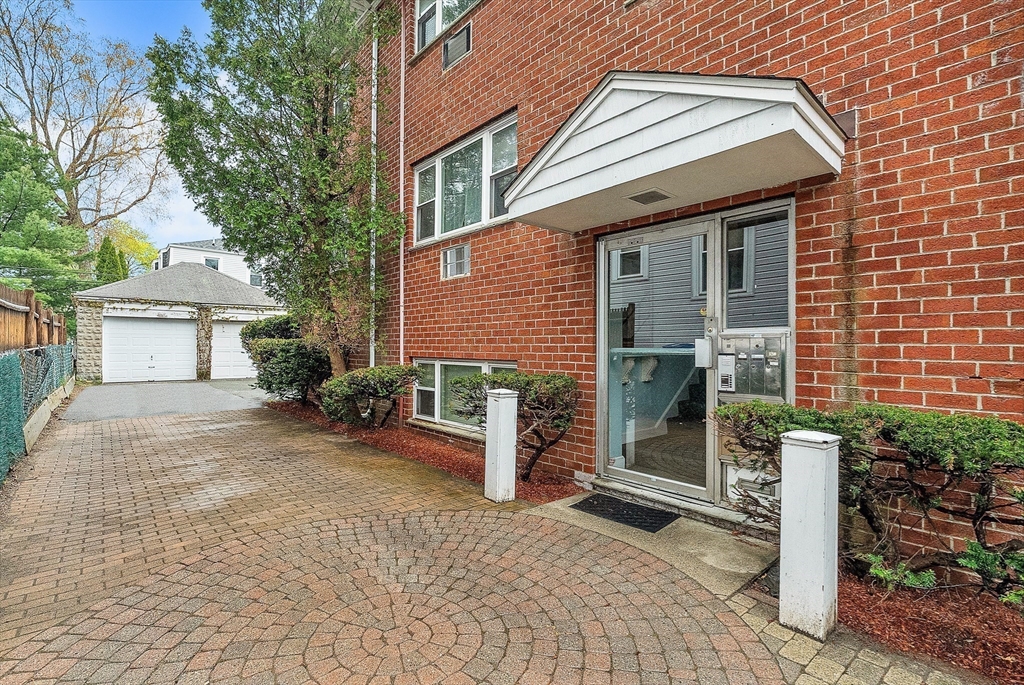 104 Trowbridge St # 4