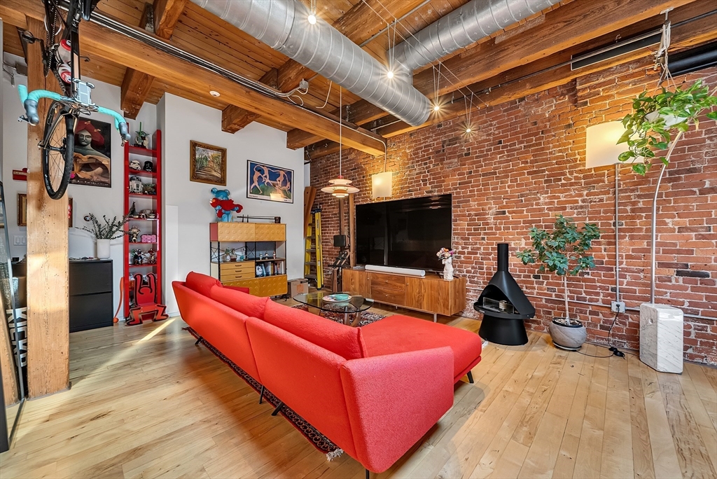 21 Wormwood St # 620
