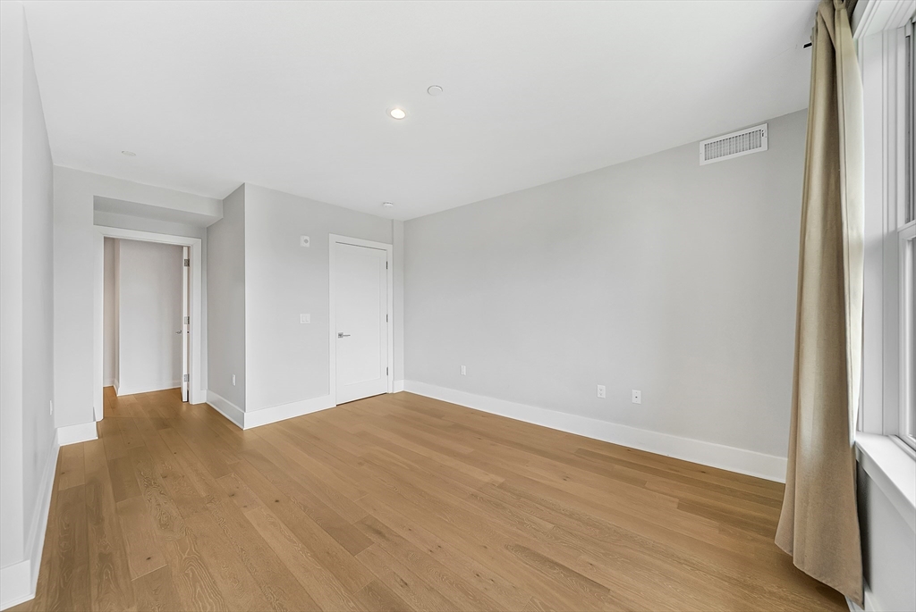 11 Oak Grove Ter # 402