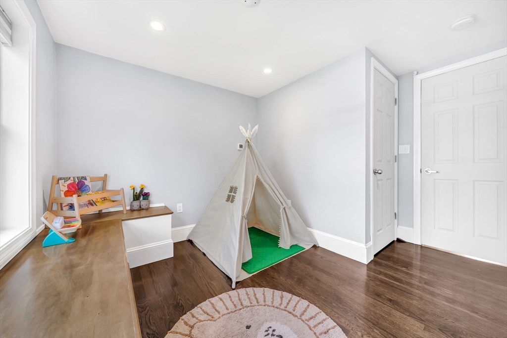 15 Noble St # 15