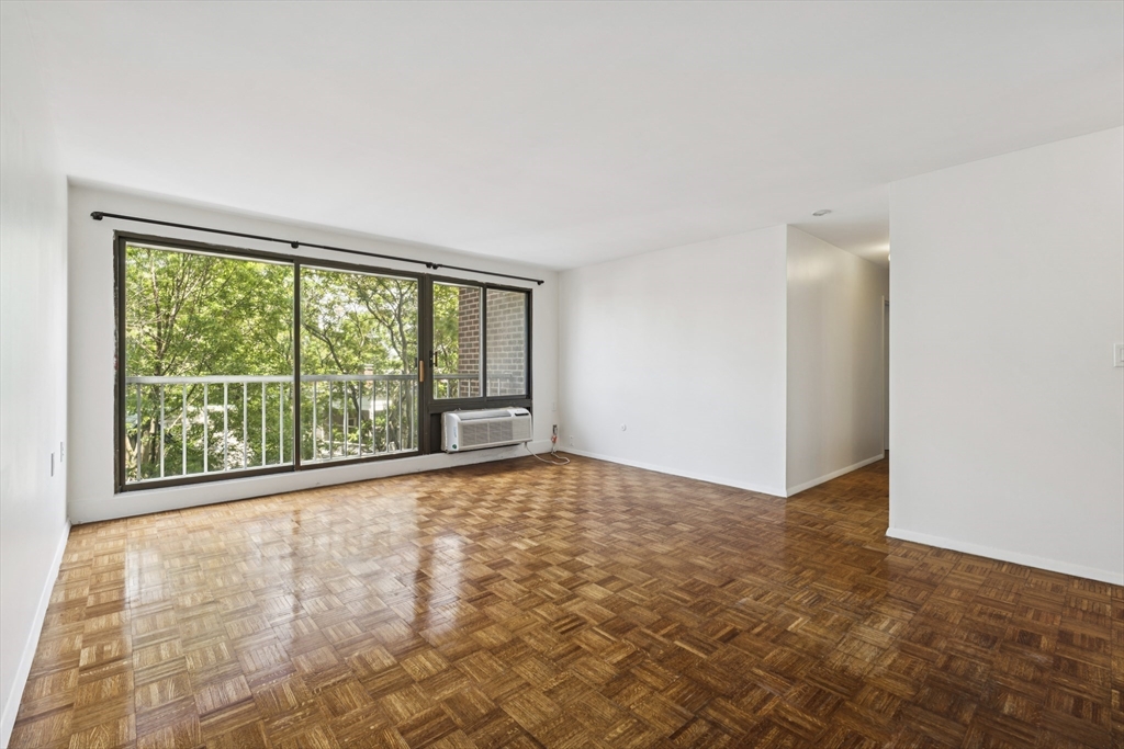 1105 Massachusetts Ave # 4A