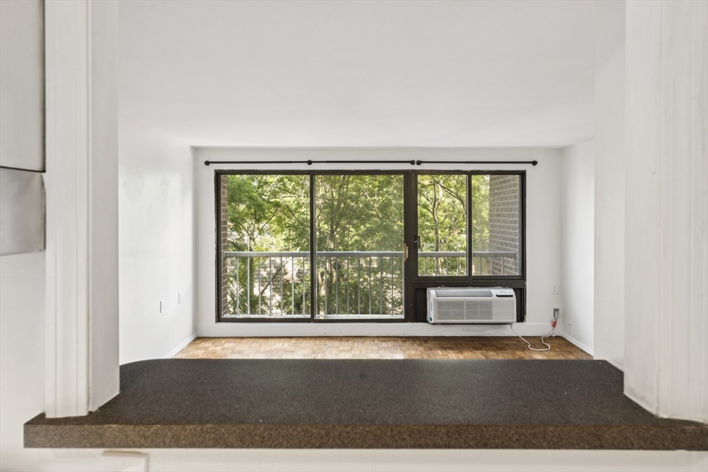 1105 Massachusetts Ave # 4A