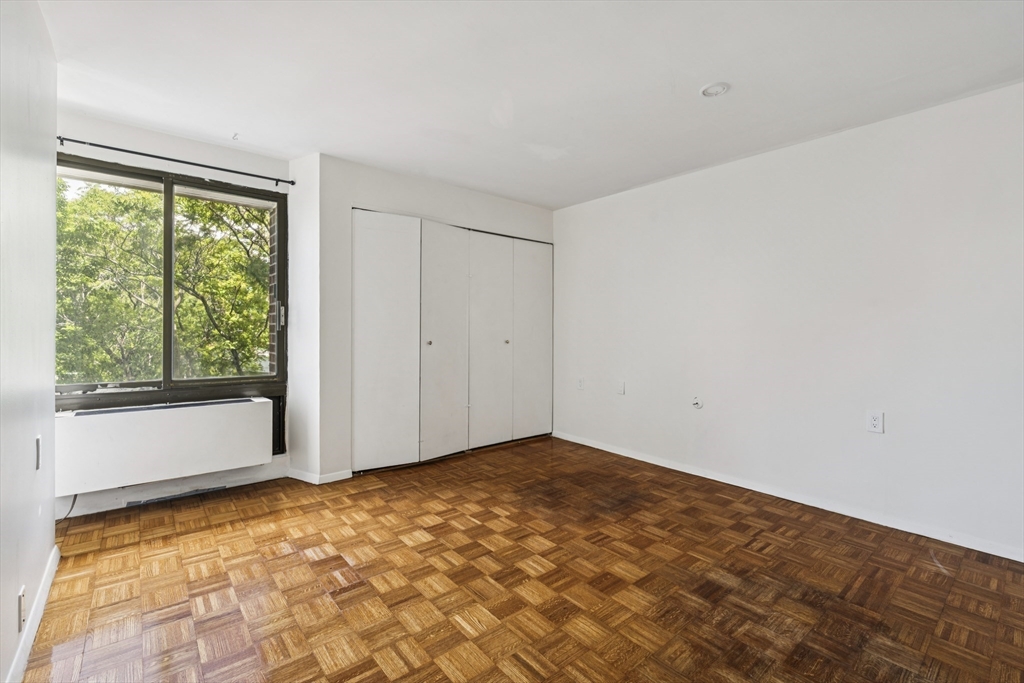 1105 Massachusetts Ave # 4A