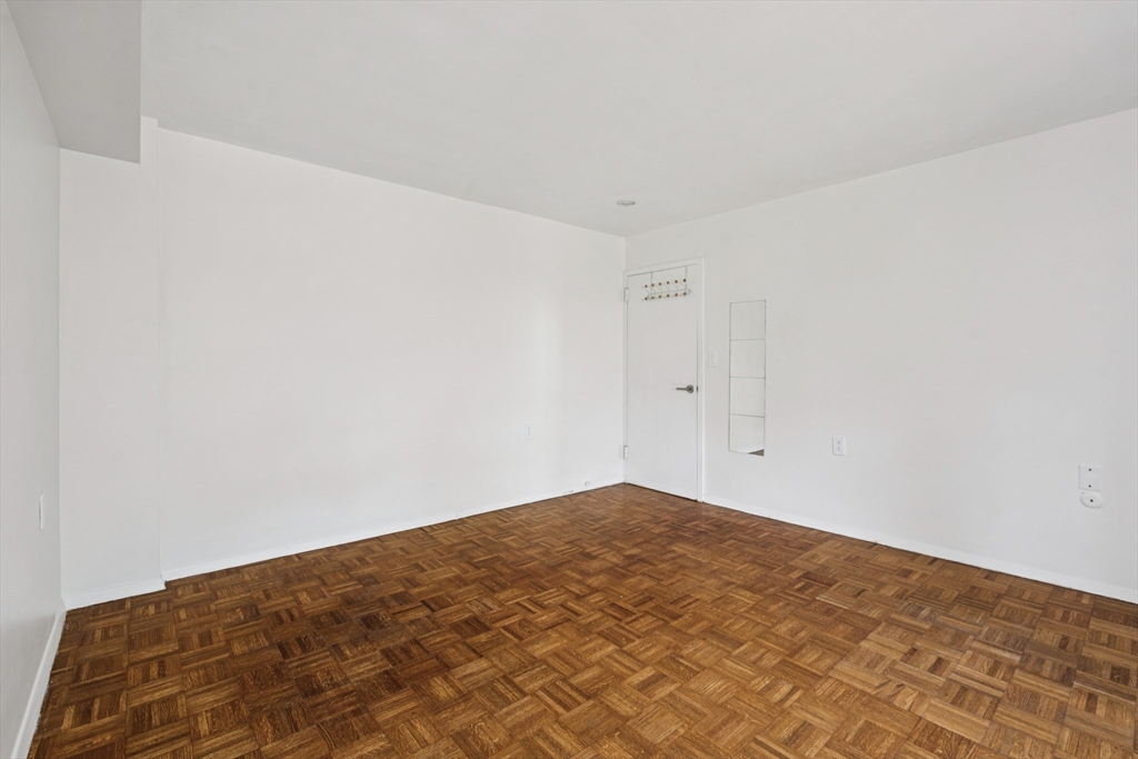 1105 Massachusetts Ave # 4A