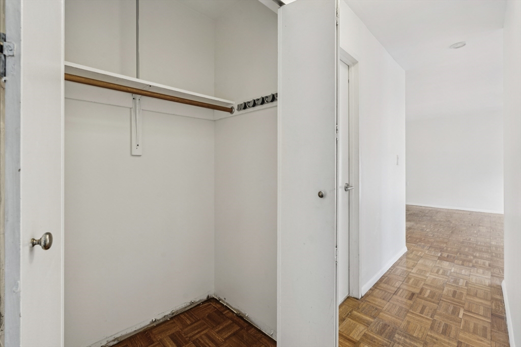 1105 Massachusetts Ave # 4A