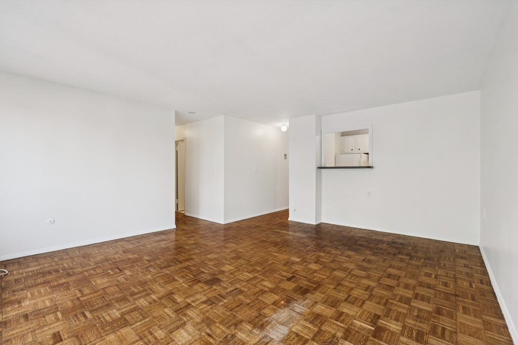 1105 Massachusetts Ave # 4A