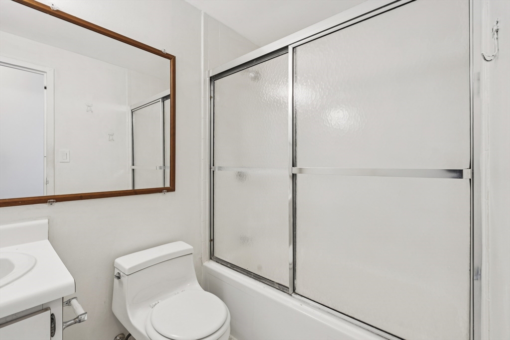 1105 Massachusetts Ave # 4A