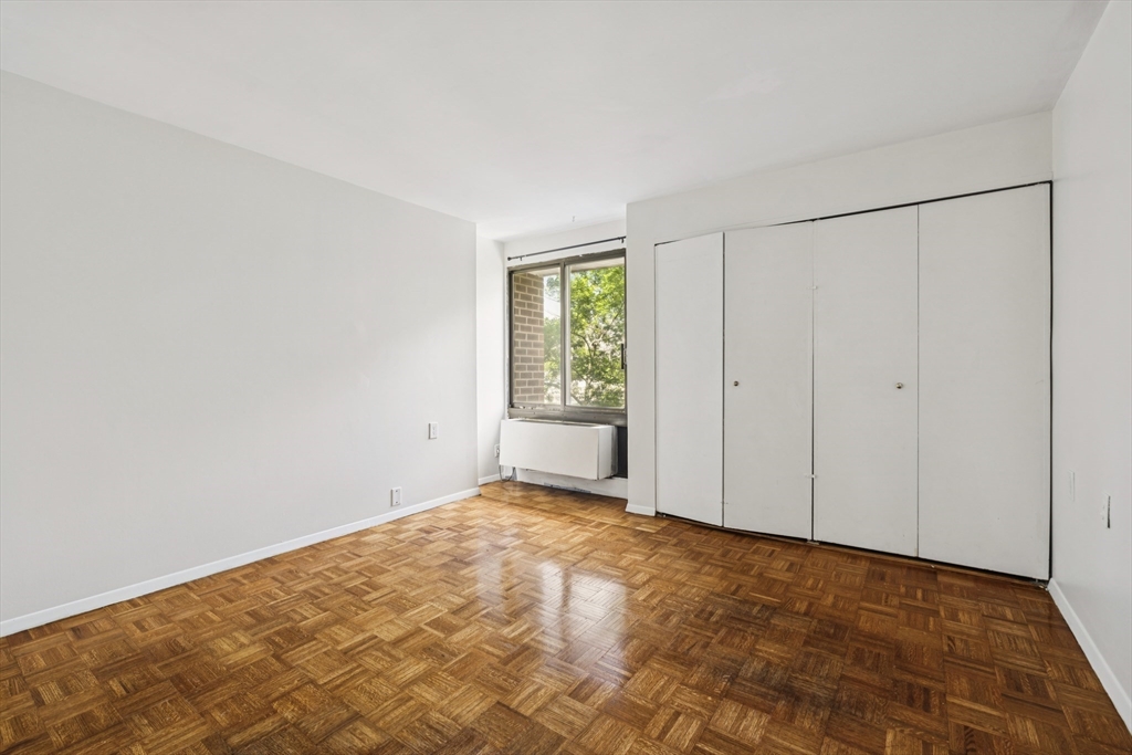 1105 Massachusetts Ave # 4A