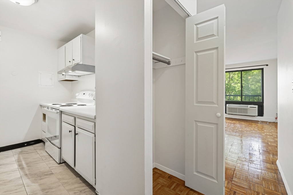 1105 Massachusetts Ave # 4A