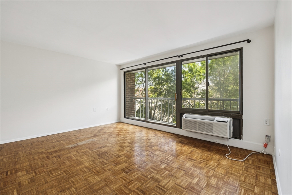 1105 Massachusetts Ave # 4A