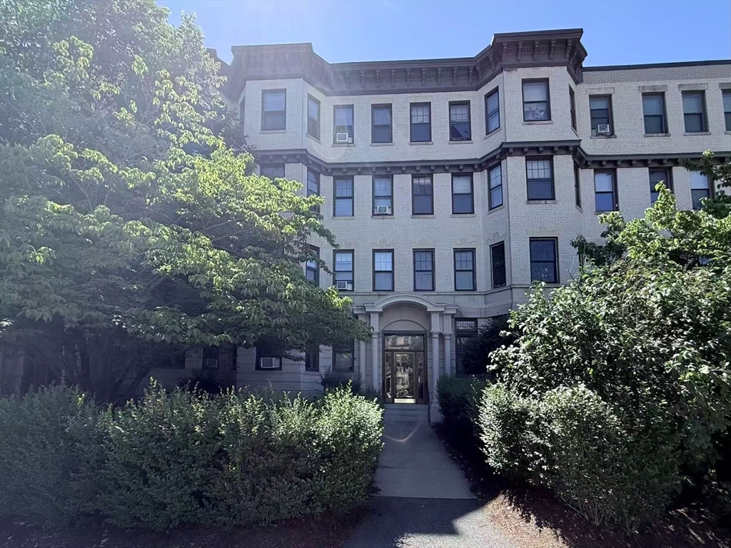 1880 Commonwealth Ave # 5