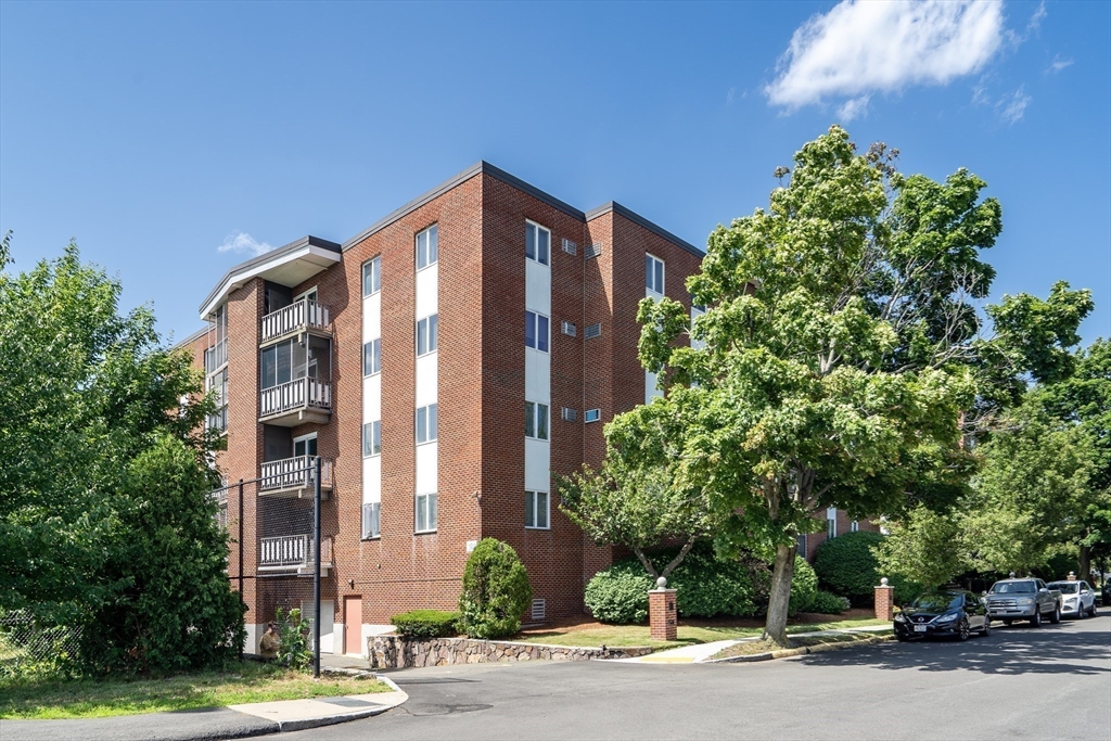 33 Lodgen Court # 1F