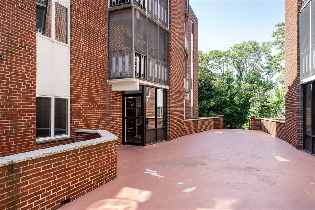 33 Lodgen Court # 1F